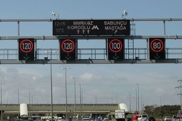 Güclü küləklə bağlı Bakının bir yolunda sürət həddi azaldıldı - FOTO
