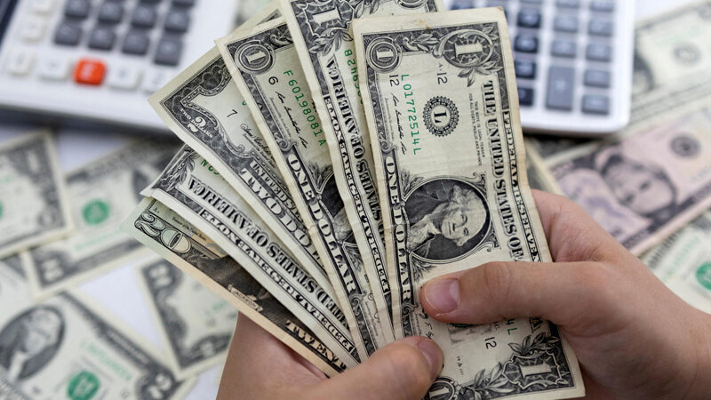 Dekabrda Azərbaycanda rekord məbləğdə dollar satılıb - Nə baş verir?