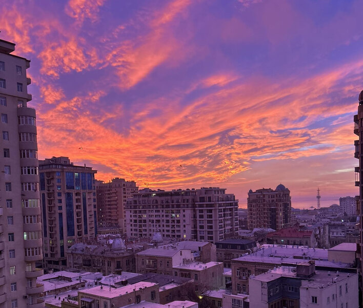 Bu səhər Bakı səması göz oxşadı - VİDEO