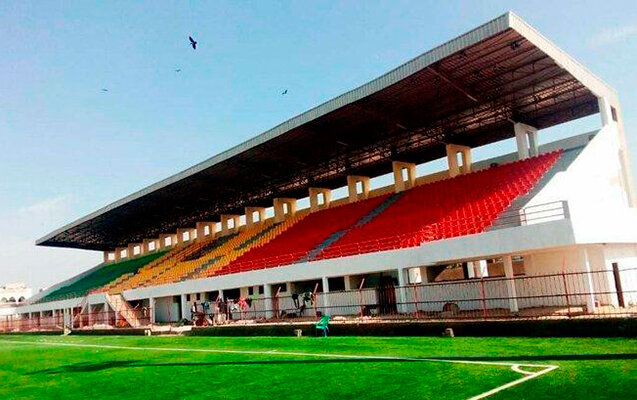 Futbol oynadığı palçıqlı meydançanın yerində stadion tikdirdi - Video