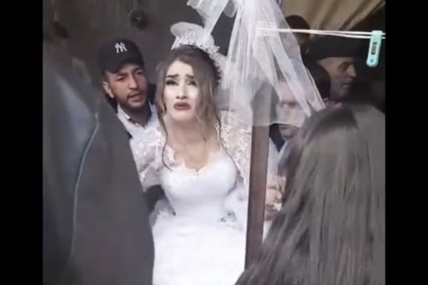 Azərbaycanda toyda DƏHŞƏTLİ HADİSƏ: Zorla evləndirilən, gəlinlik geyindirilən qız "getmirəm" deyə yalvarsa da… (VİDEO)