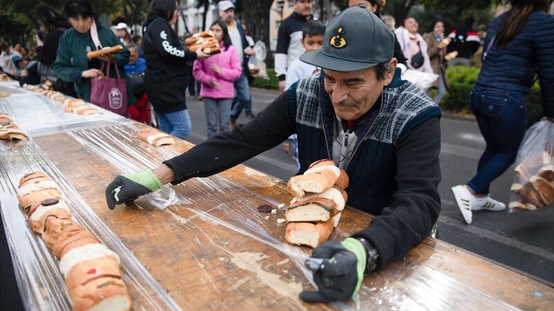 Bişirdikləri ilə Ginnesin Rekordlar kitabına düşdülər - Fotolar
