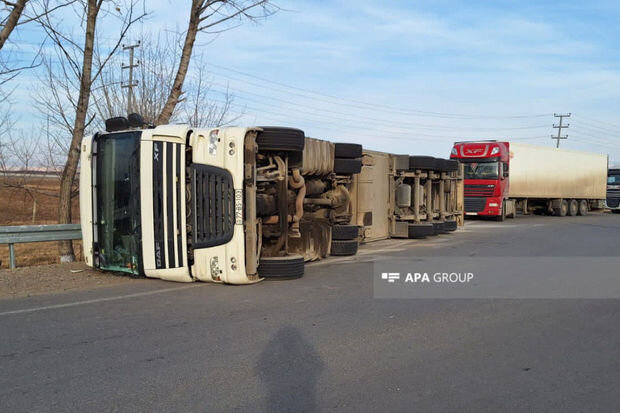 Ağstafada TIR aşıb - FOTO