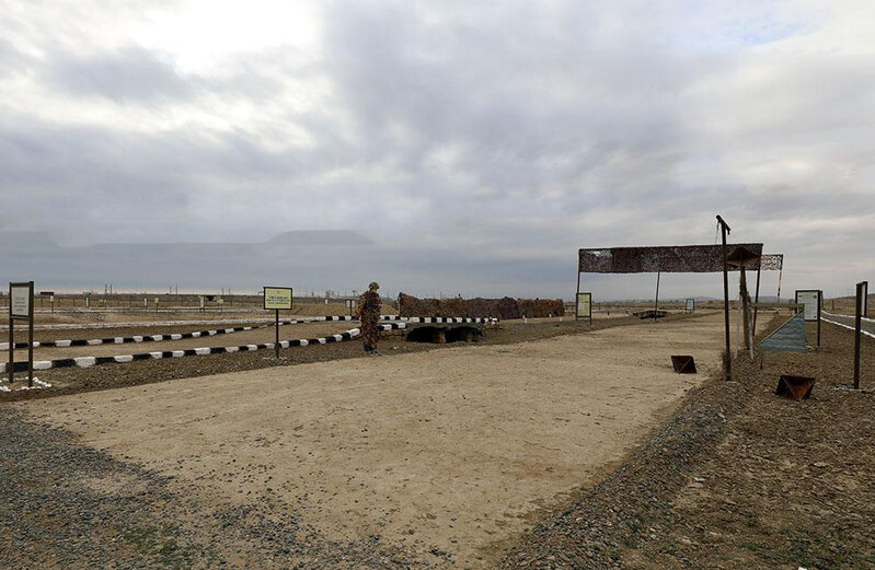 Hərbi hissələrdə sıra baxışları keçirilir, döyüş texnikası və silahlar yoxlanılır - FOTO/VİDEO