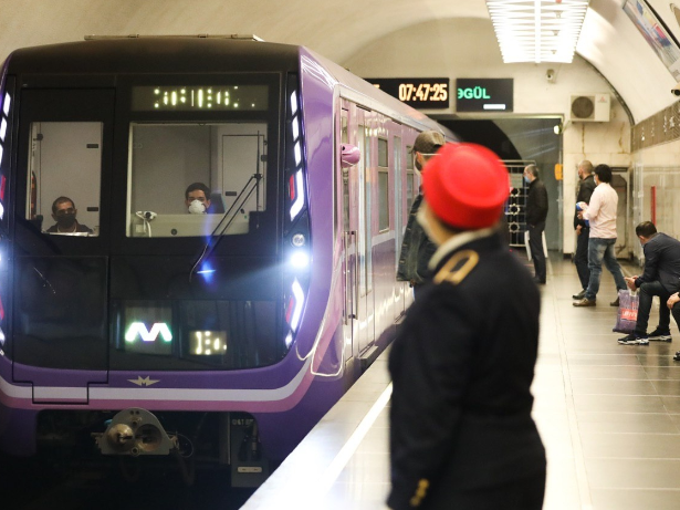 Qatarda halı pisləşən sərnişin vəfat etdi