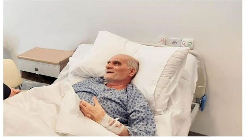 Əməkdar jurnalist xəstəxanadan çıxarılıb: Vəziyyəti ağırdır