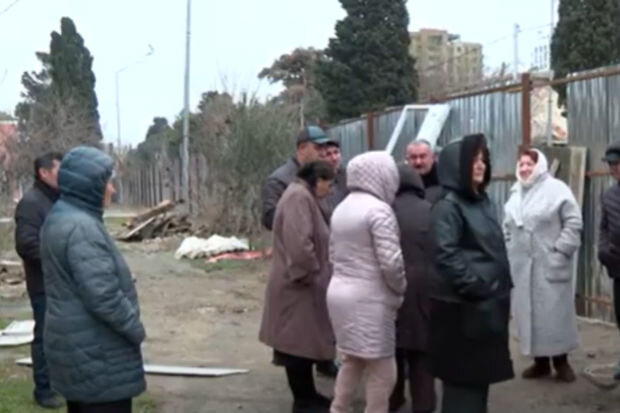 Qaraçuxur qəsəbəsində söküntü işləri aparılır: Sakinlər tikinti şirkəti ilə razılaşmırlar - İDDA + VİDEO