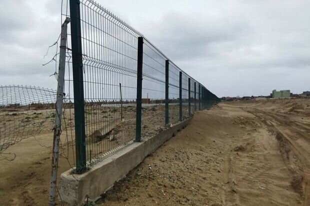 Yayın "işi"ni qışda gördülər: Bakıda çimərlik sahəsi çəpərə alındı