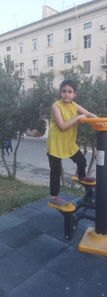 10 yaşlı Nurayın müalicə üçün 500 manata ehtiyacı var: "Satmağa dəyərli əşyam da qalmayıb" - FOTO