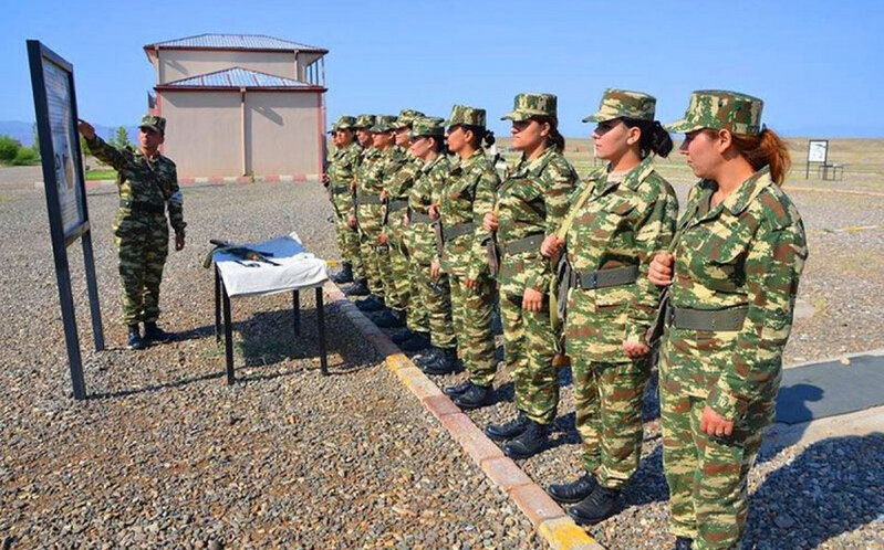 Hərbçi qadınların ehtiyatda olma yaş həddi ləğv olundu