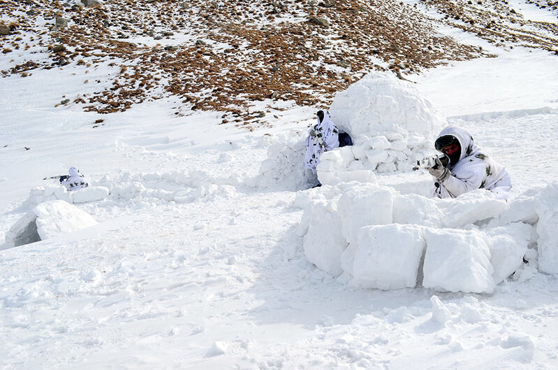 Baş Qərargah rəisi komandoların yüksək dağlıq ərazi və sərt qış şəraitində hazırlığını izləyib - FOTO