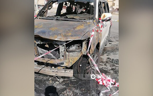 Vəzifəli şəxsin bahalı avtomobili müəmmalı şəkildə yandı - Fotolar