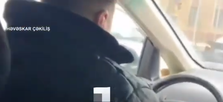 Taksi sürücüsü sükan arxasında niyə yuxulayıb? - VİDEO