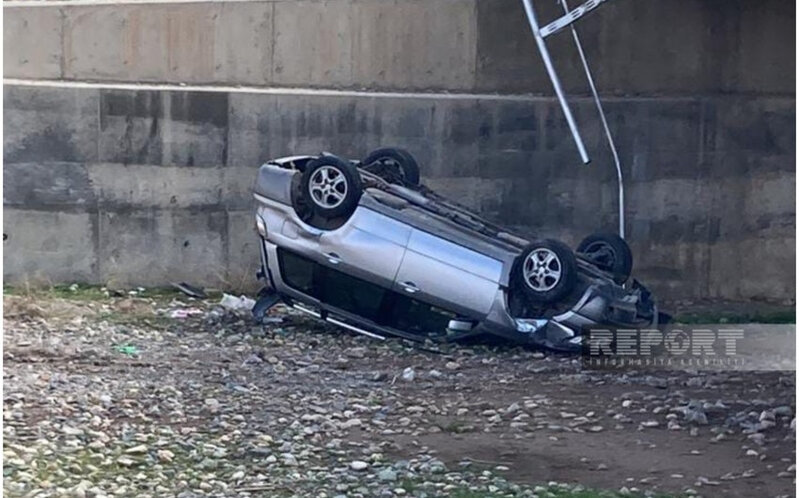 Ordubadda avtomobil çaya aşıb, sürücü və bir ailənin üç üzvü xəsarət alıb - FOTO