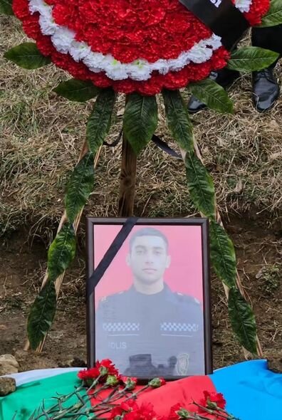 İşğaldan azad edilən ərazidə həlak olan polislər dəfn edildilər - FOTO/VİDEO