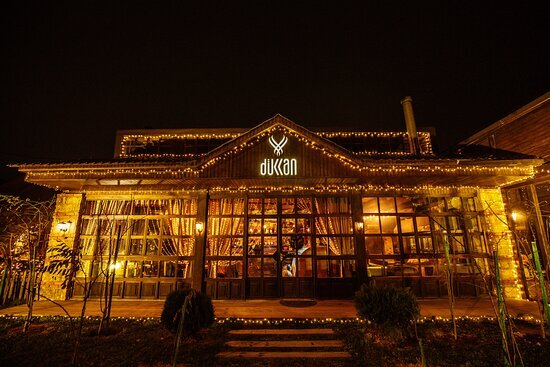 Məşhur restoran vətəndaşın qapısında parkinq salıb? - Video