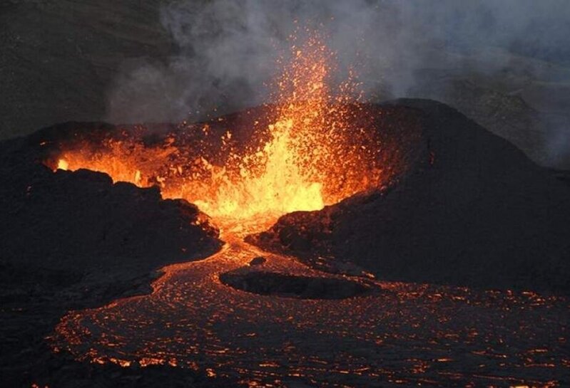 İslandiyada vulkana görə bir şəhər təxliyə olundu