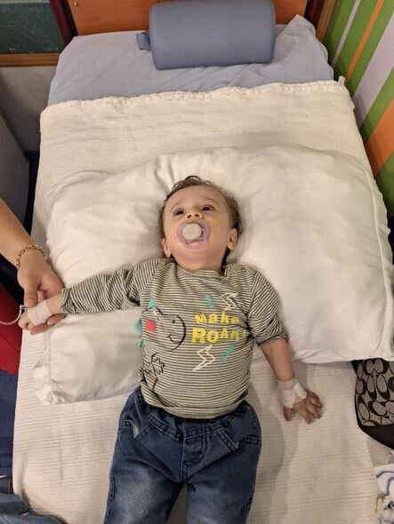 Körpə Hüseyn yardımsevər şəxslərin dəstəyinə möhtacdır: Müalicə üçün 600 manat lazımdır - FOTO