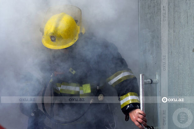 Bakıda taxta sexi yanıb