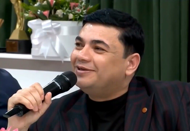 Samir Abbasov canlı efirdə uşaq evinə hədiyyə göndərdi - VİDEO