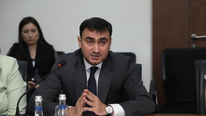 Nazir idarə rəisini işdən çıxardı