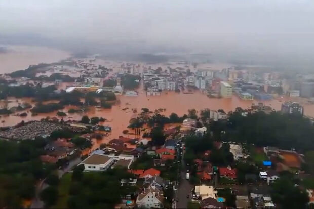 Braziliyada şəhərlər sel suları altında qaldı, onlarla insan həyatını itirdi