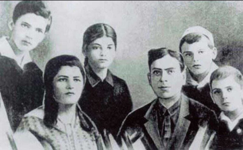 Əhməd Cavadın nəticəsi: "Şükriyyə nənəmə bu sualı verdiyim üçün hələ də özümü bağışlaya bilmirəm"