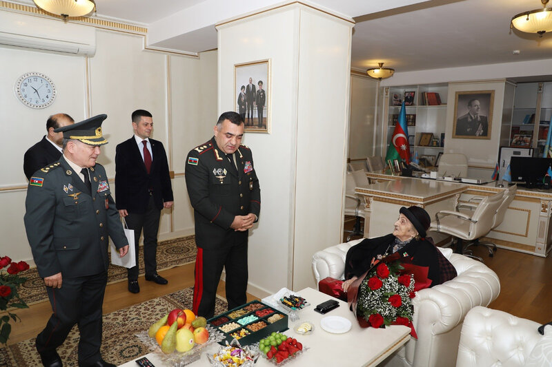 Azərbaycanda 102 yaşlı qadın təltif edilib - FOTO