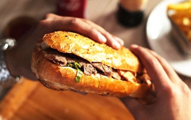 Dönərdən kütləvi zəhərlənmə bu səbəbdən baş verib - Rəsmi açıqlama - Video