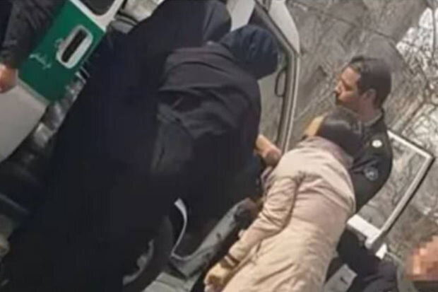 Çağırış: "İranda hicab məcburiyyəti ləğv edilsin" - FOTO