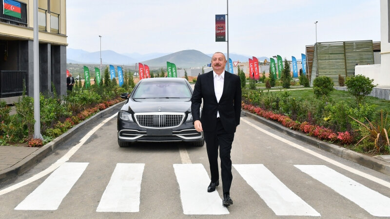 Prezident Füzuliyə gedib, açılışlarda iştirak edib