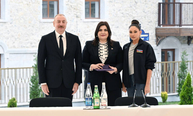 Güllələnən icra başçısının qızına da Şuşada ev verildi - FOTO