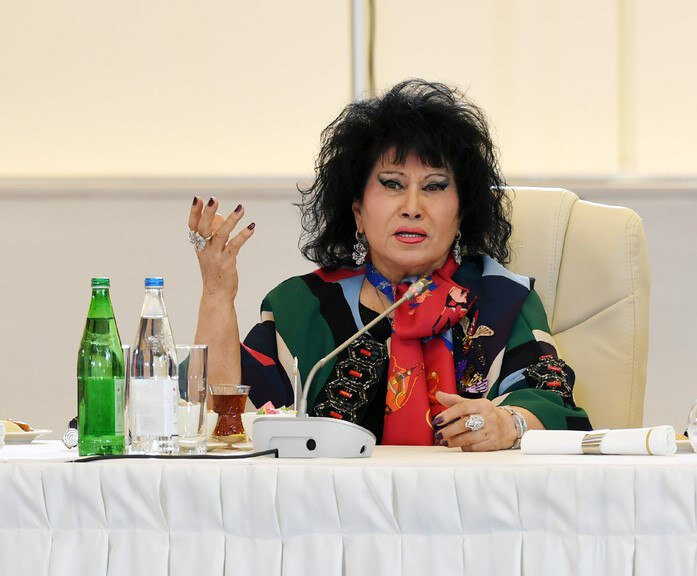 Zeynəb Xanlarova illər sonra Şuşada - FOTO