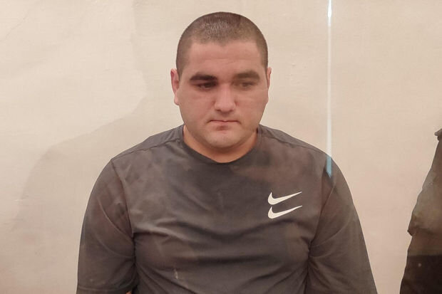 Anası ilə dostunun sevgi münasibətlərinin olmasından şübhələnib dəhşət saçdı - VİDEO