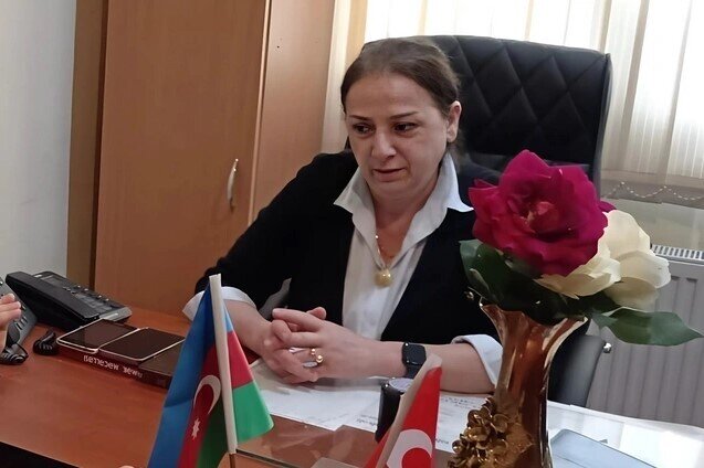 "Direktor dərs vaxtı şagirdin saçını kəsmişdi..." - Video