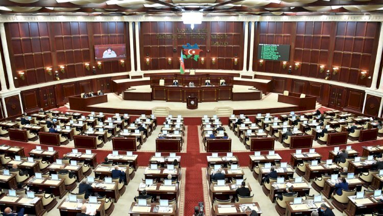 "15-20 ildi deputat kürsüsündə oturanlar da "daha bəsdi" deməyi bacarmalıdırlar..."