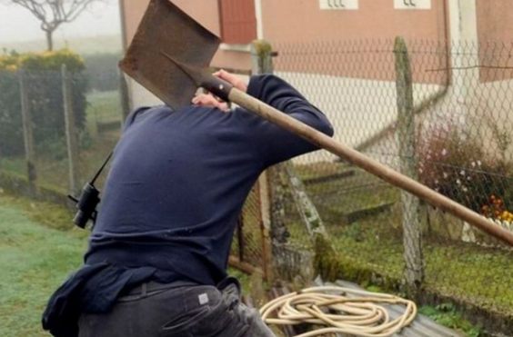 Qusarda qadın ərini döyüb
