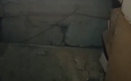 Bakıda blokun girişi çökdü, qadın yaralandı - VİDEO