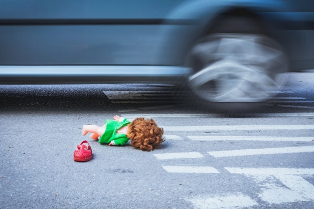 Azərbaycanda yas yasa qarışdı: Hüzrə aparılan körpəni maşın vurub öldürdü