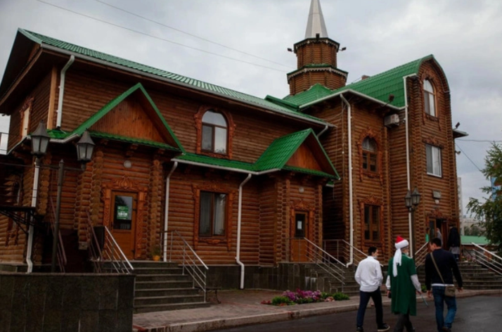 Rusiyada məscidin qapısının qarşısına donuz qalıqları atılıb
