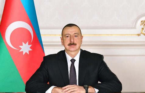 İlham Əliyev Fikrət Əzizovu təltif etdi