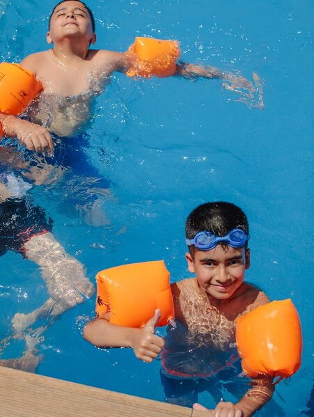 "McDonald's Azərbaycan" 44 günlük Vətən müharibəsi qazilərinin övladları üçün yay düşərgəsində istirahət təşkil edib - FOTO