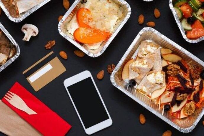 Restoranlar onlayn yemək sifarişi zamanı xidməthaqqı tələb edirlər