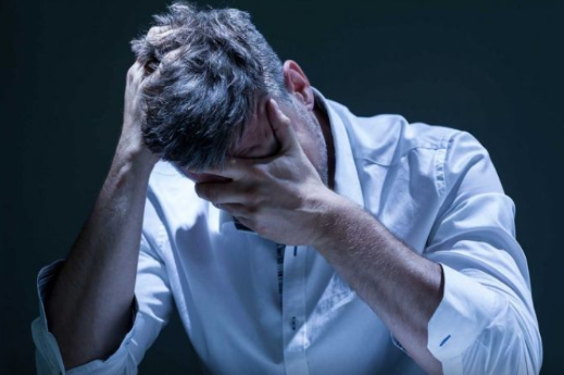 Bakıda depressiyaya düşən kişi özünü öldürdü