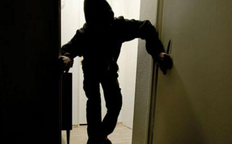 Bakıda maskalı şəxs terminaldan oğurluq etdi - VİDEO