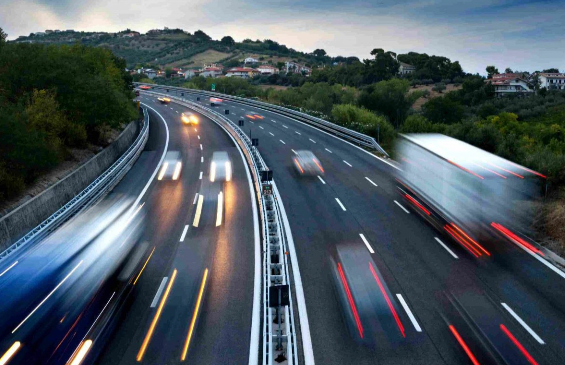 Radio həvəskarı olan sürücülərə şad xəbər: Tezliklə problemi aradan qalxır