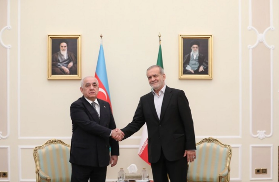 Əli Əsədov Tehranda İran prezidenti ilə görüşüb