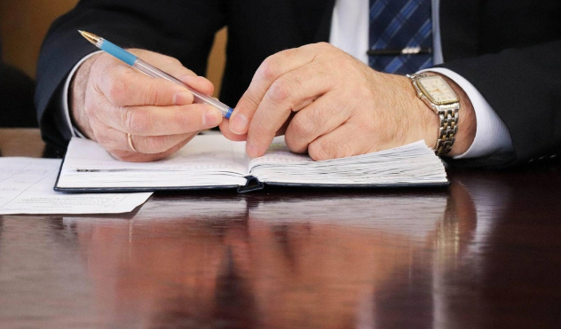 Sərxoş halda adam bıçaqlayan deputatlığa namizədin FOTOSU