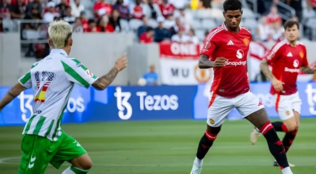 Beş qolun vurulduğu görüş "Mançester Yunayted"in qələbəsi ilə başa çatıb