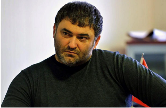 Gimnaziyanın direktorunu döyən aktyor azadlığa buraxıldı